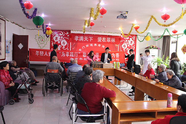 年輕人安防開展“孝滿天下，愛在翠林”活動